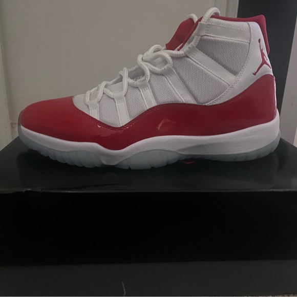 Air Jordan 11 Cherry
